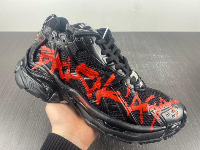 Ba*len*cia*ga runner graffiti black red 677403w3rbq1060